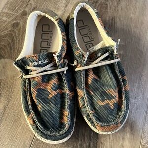 Hey Dude Kids Camo Shoes size 4